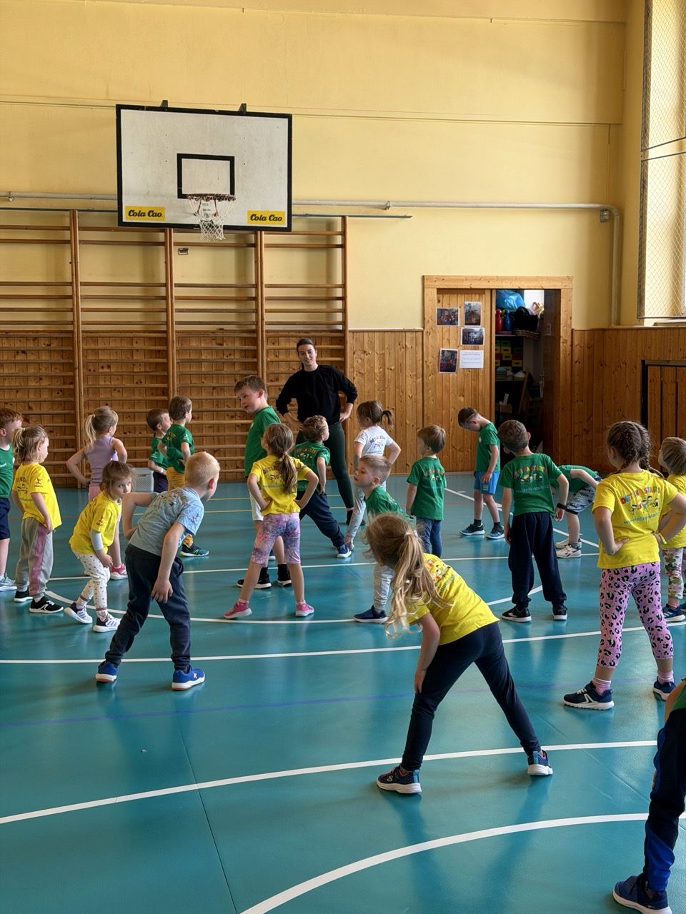 Dítě s radostí z pohybu na lekci Děti na startu